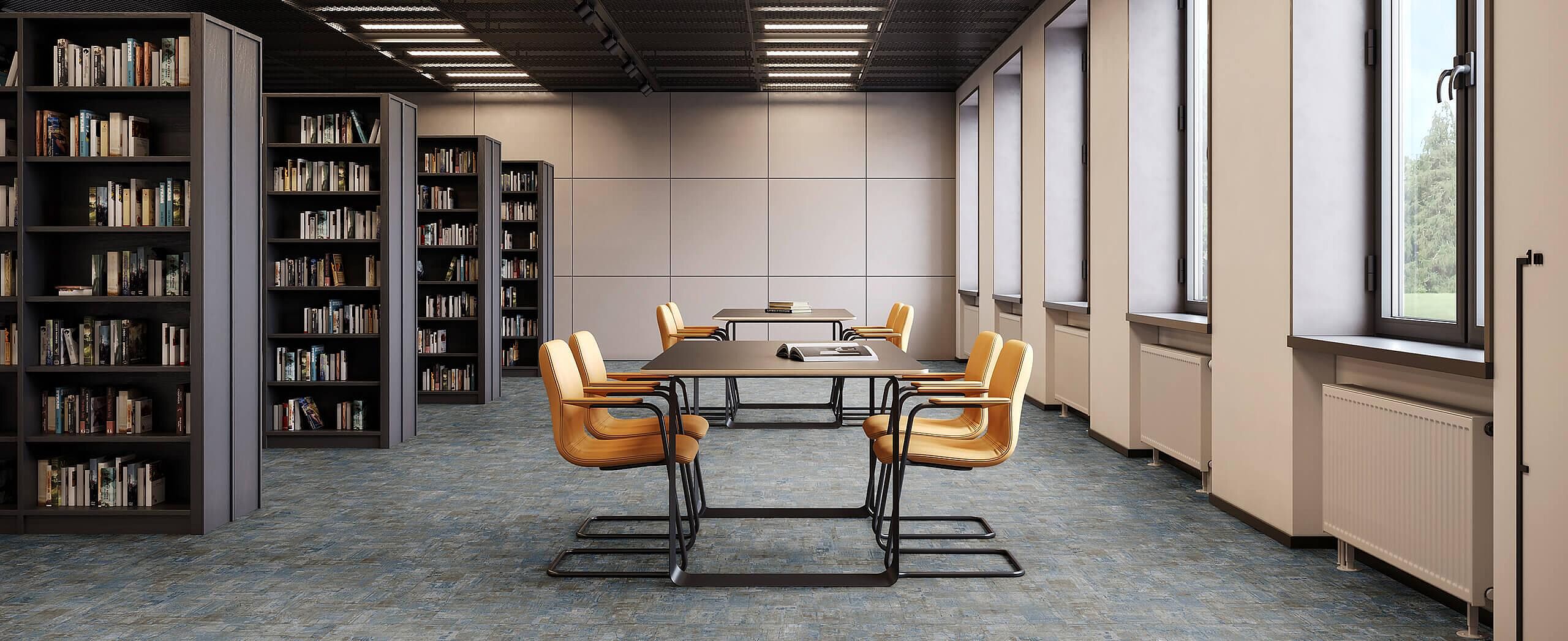 Leseraum mit Bücherregalen, Tischen und gelben Stühlen auf recyceltem Elastikboden in blau-grauer, melierter Fliesenoptik.